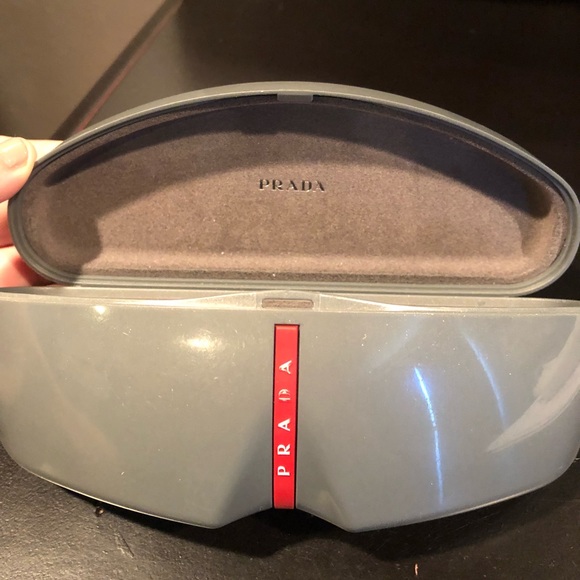 Prada sunglasses case - Picture 2 of 3